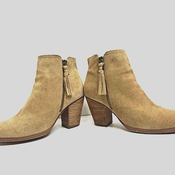 Guess Beige Perforated Suede Western Girls Zip Stacked Heels Ankle Boots 10M - Picture 10 of 10